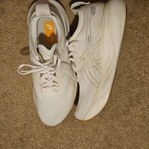 Asics Gel Nimbus 25's Women's 11 In White & Cream.